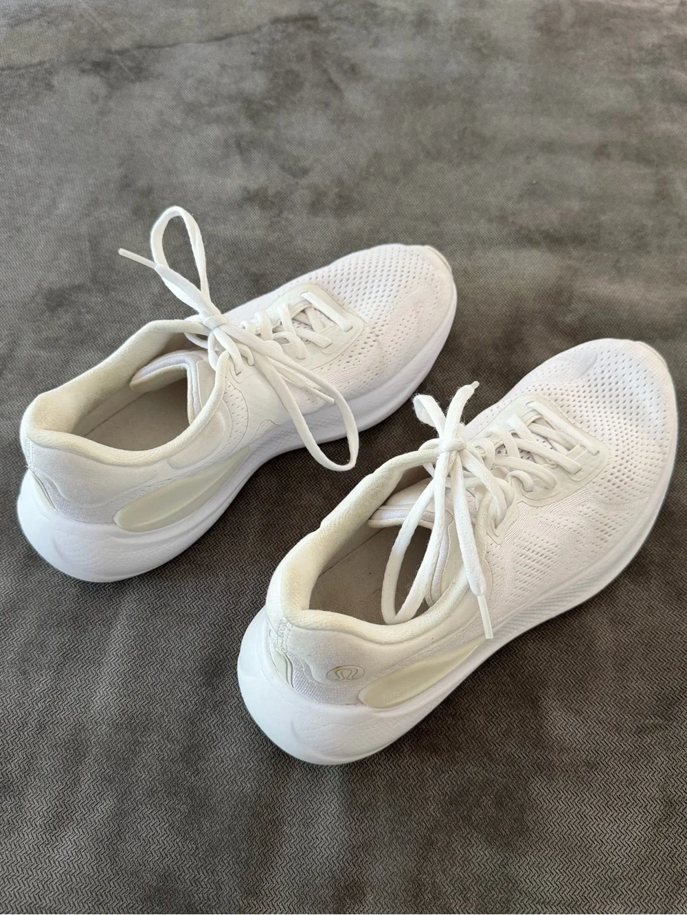 lululemon athletica Men’s Beyond Feel white 10.5